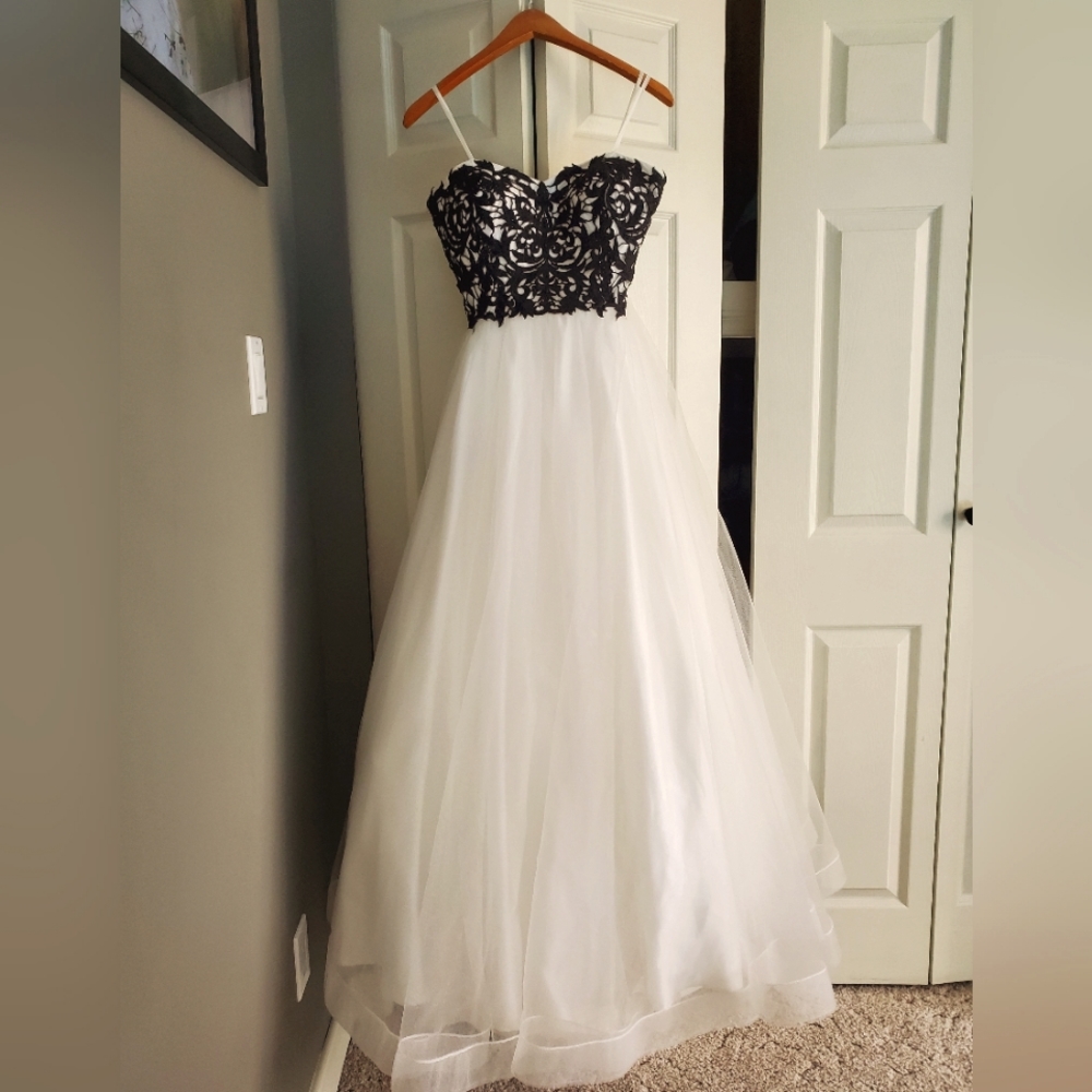 Gorgeous wedding or prom dress